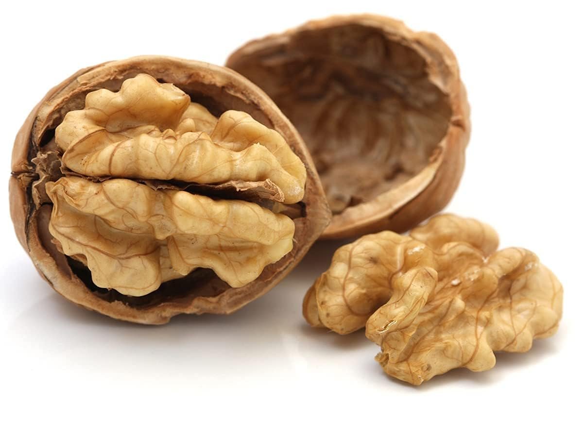 https://www.piyunut.shop/uploads/Walnuts Without Shell Broken Light Half Color